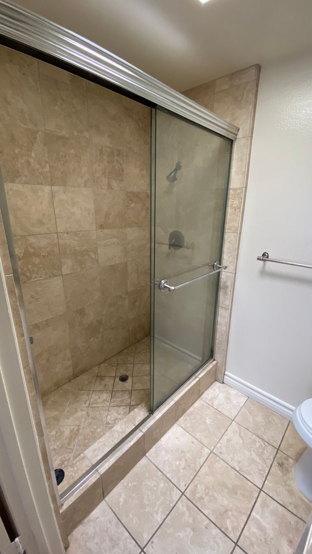 Building Photo - Spacious and Renovated Santa Monica Townhouse - Walker's Paradise 12th and Wilshire!