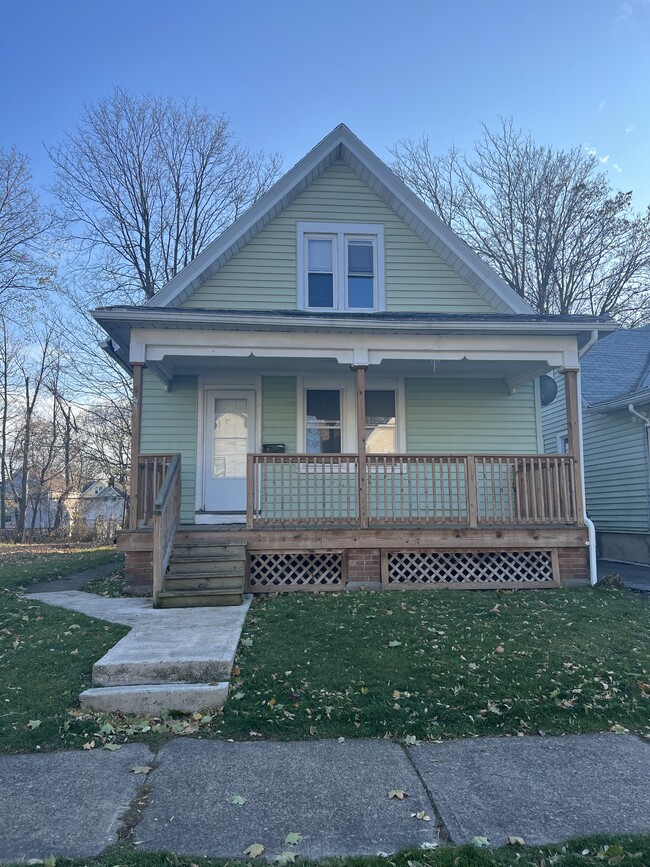 Building Photo - 367 Hawley St