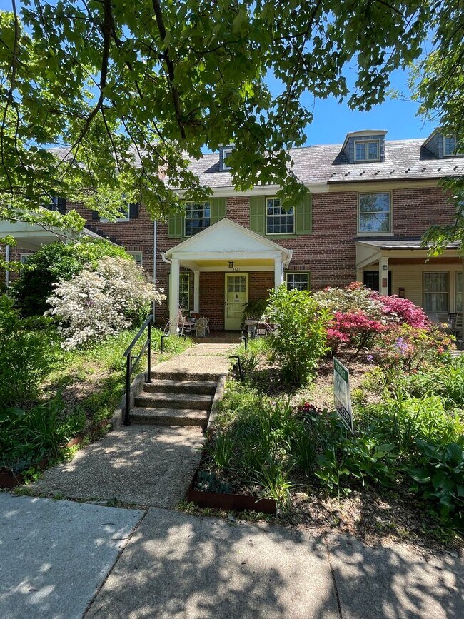 Building Photo - Oakenshawe 5-Bedroom, 2-Bathroom Home Close to Johns Hopkins