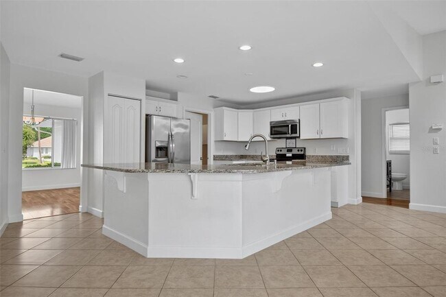 Building Photo - 231 Wellington Dr