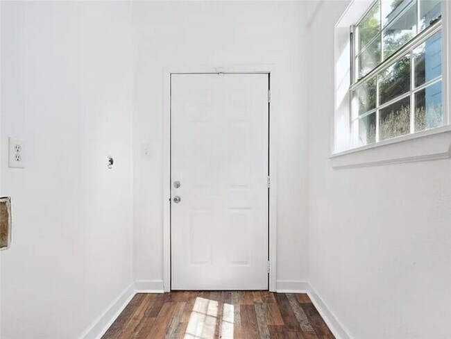 Building Photo - 3221 N Miro St