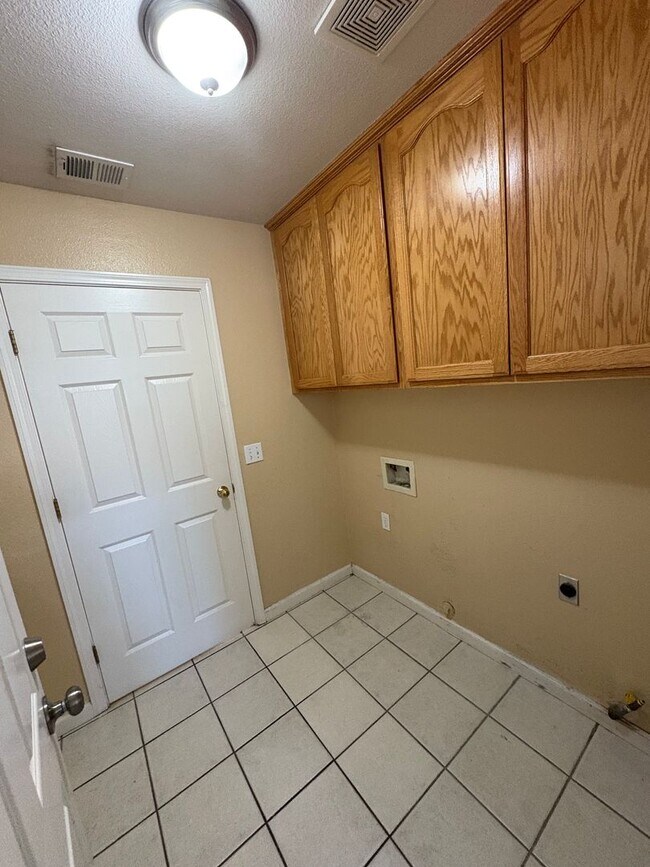 Building Photo - Beautiful 4 Bedroom coming soon!
