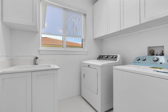 Building Photo - 6402 SW 93rd Pl