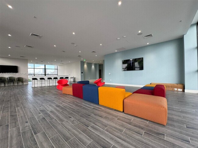 Building Photo - 1642 NE 1st Ave