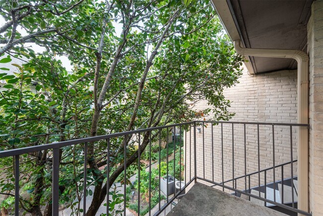 Building Photo - 2021 Spenwick Dr