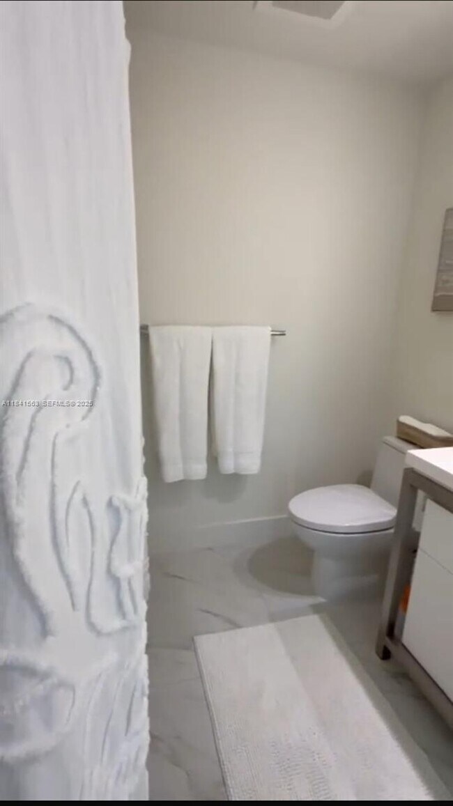 Building Photo - 2000 Metropica Wy