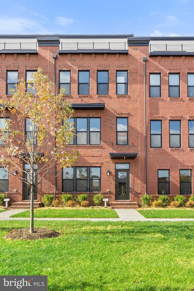 Primary Photo - 23142 Horseshoe Trl Sq