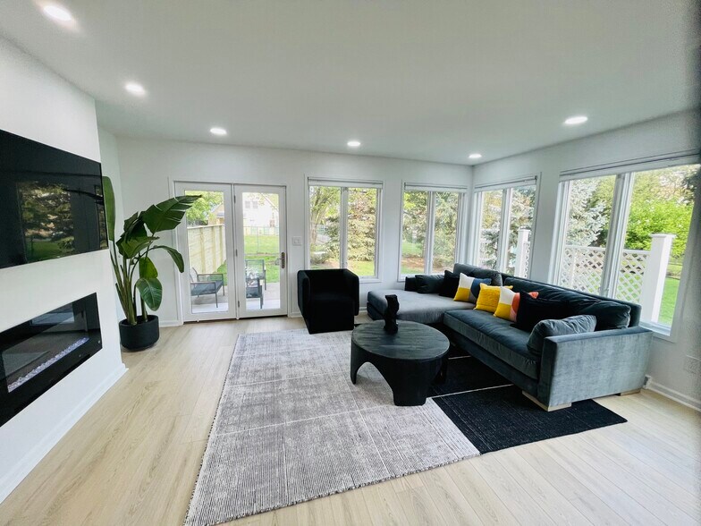 Building Photo - 323 Gross St