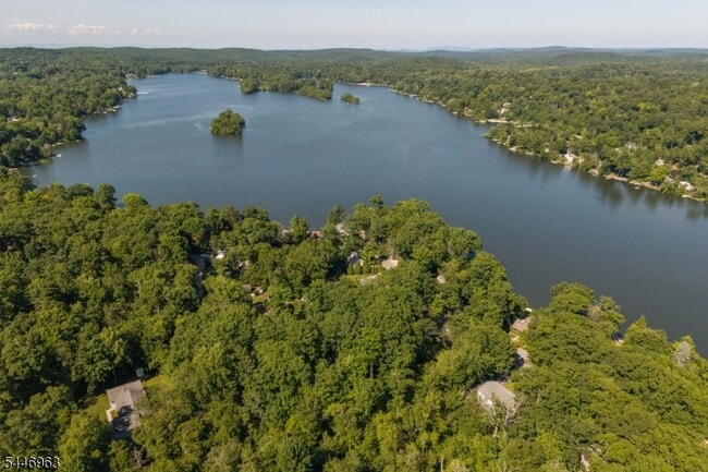 Building Photo - 2057 Lakeside Dr W