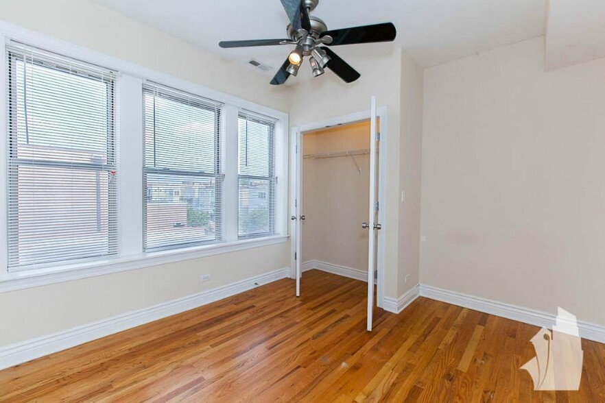 Building Photo - 1221 W Waveland Ave