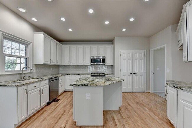 Building Photo - 6415 Sterling Dr