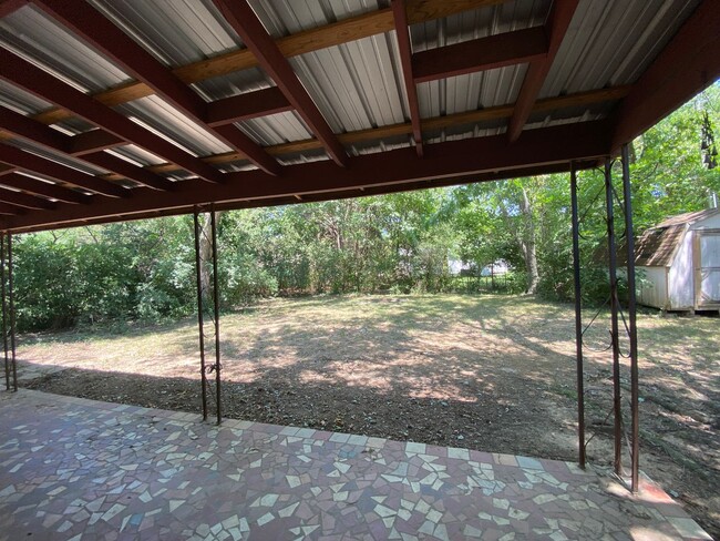 Building Photo - Mid Century Modern 3 Bed House- Walking Di...