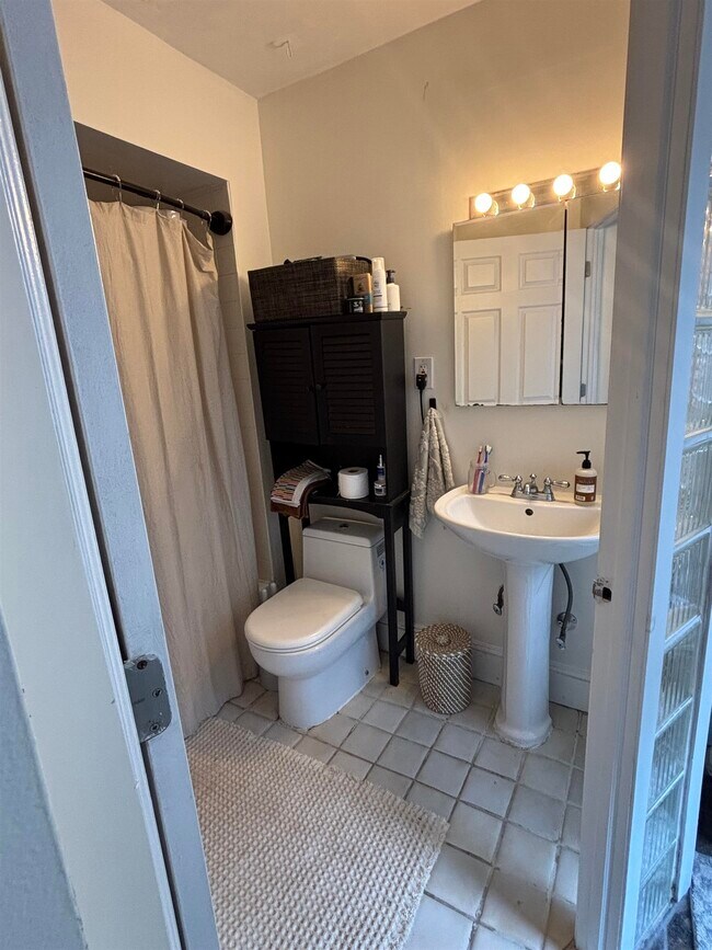 Building Photo - 204 Warren St