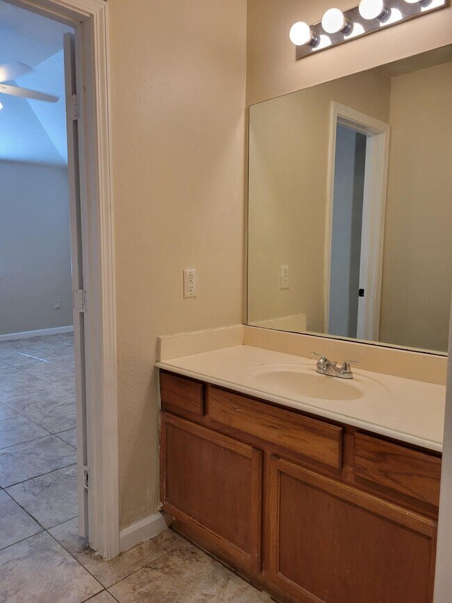 Building Photo - 12134 Greensbrook Forest Dr