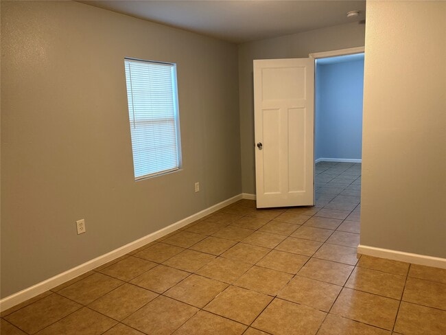 Building Photo - 3010 Washington St