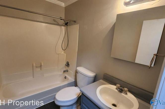 Building Photo - 1325 Stevens Ave NE