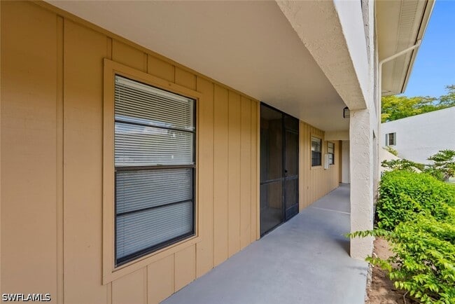 Building Photo - 151 Cypress Way E