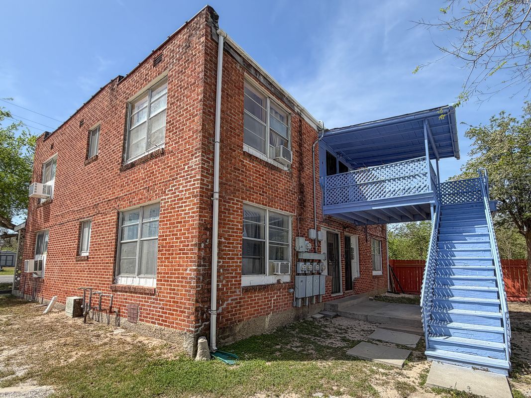 Building Photo - 704 N Washington St