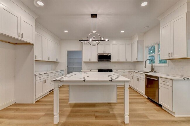 Building Photo - 9135 Fox Trail Ln