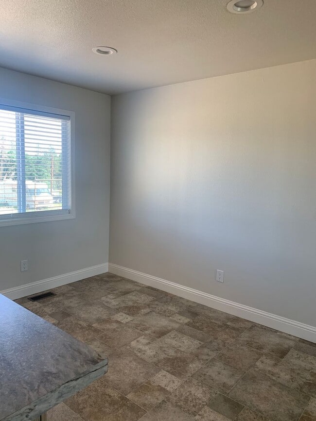 Building Photo - Paradise 3 bedrooms 2 bathrooms South Libb...