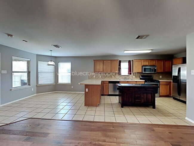 Building Photo - 9804 Southgate Dr