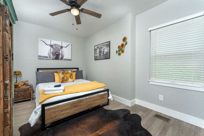 Building Photo - 49 Valley Dr