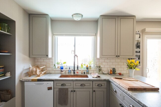 Building Photo - BEAUTIFUL 4 BEDROOM / 3 BATH HOME IN LAFAY...