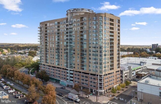 Building Photo - 5750 Bou Ave