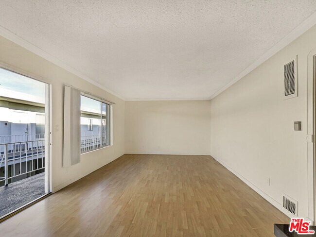 Building Photo - 440 Raymond Ave