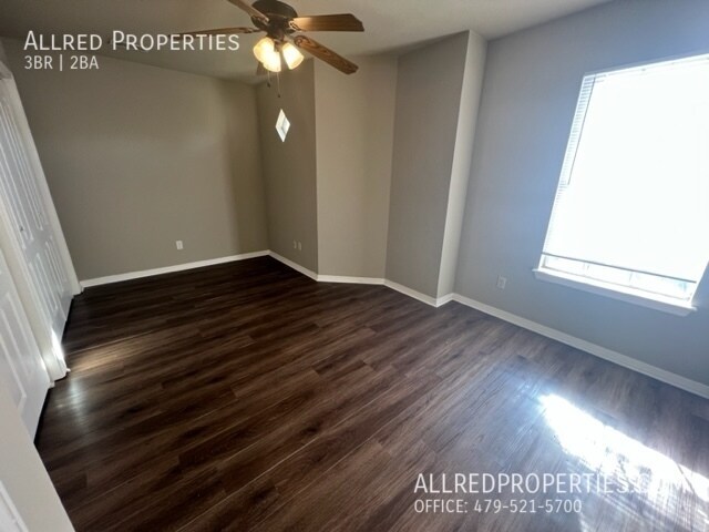 Building Photo - 1712 N Chestnut Ave