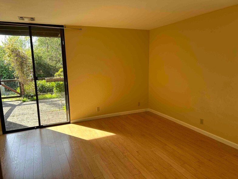 Building Photo - 122 Tree Frog Ln