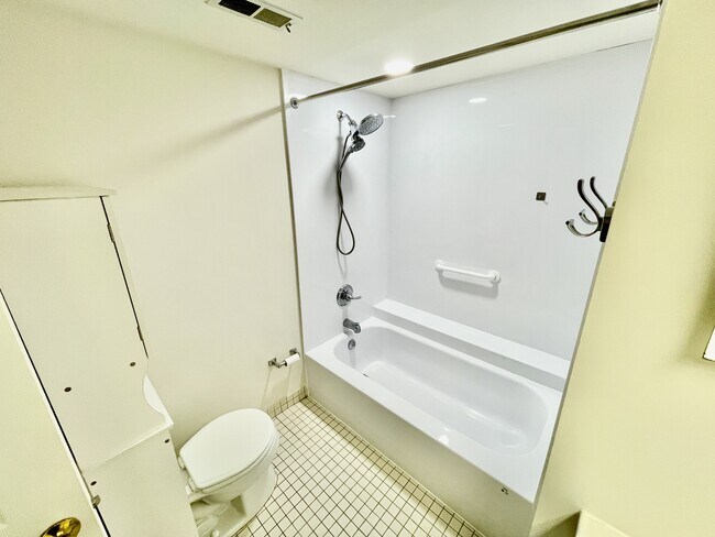 Bathroom - 104 Woodside Rd