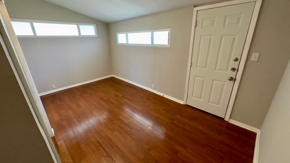 Secondary bedroom - 102 Paul St