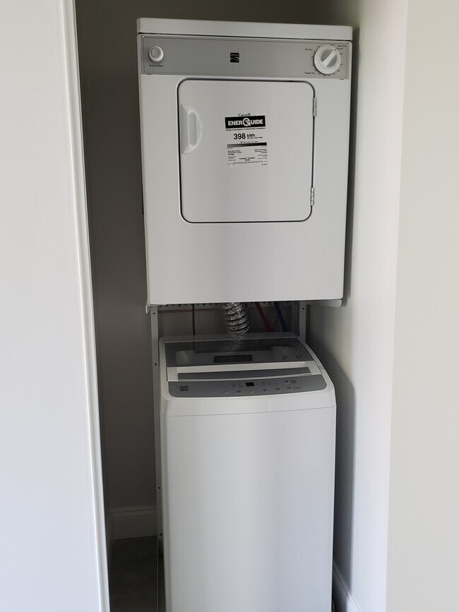 Building Photo - 812 15th St