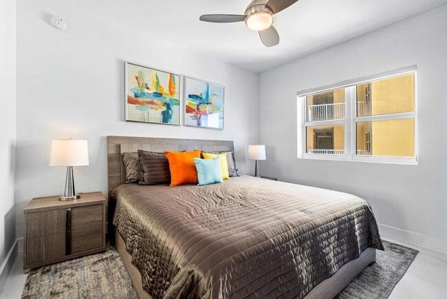 Building Photo - 2640 Lake Shore Dr