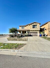 Building Photo - Read to move in 4 bedroom 3 bath home with a den