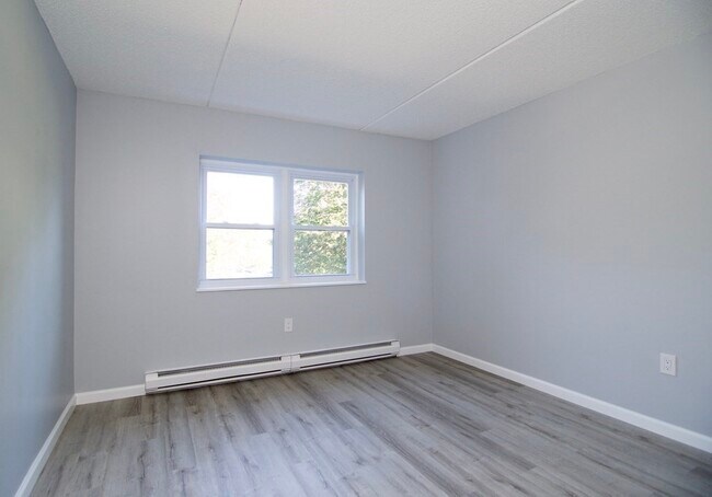 Building Photo - 22 Maple Crest Cir