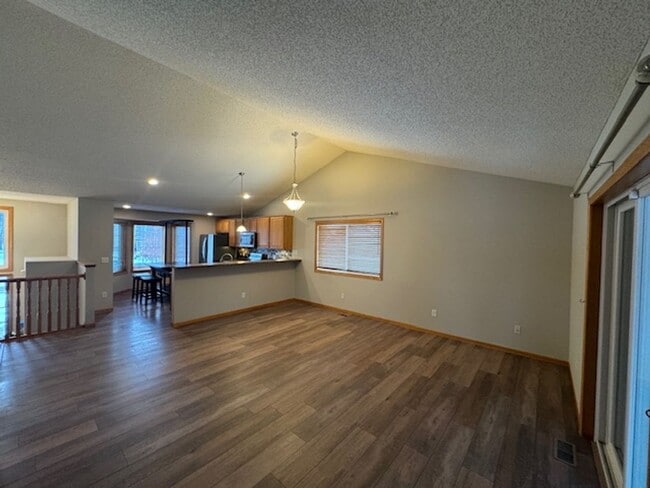 Building Photo - Gorgeous 6 Bed/3 Bath/3 Garage SFH with Screened in Porch, and Firepit in Minnetrista!