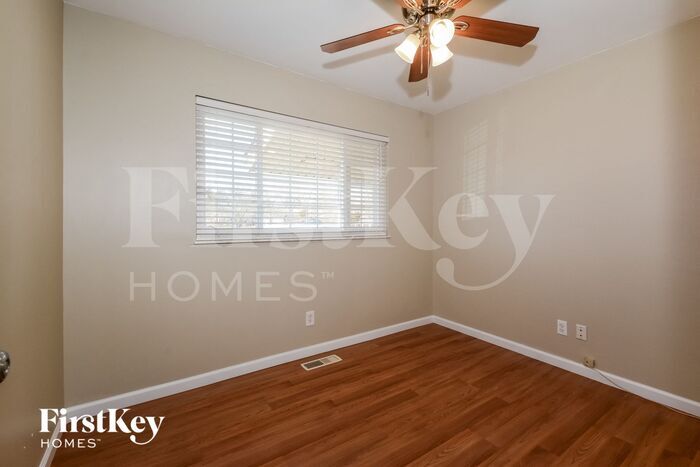 Building Photo - 802 Parkfield Terrace