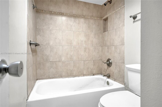 Building Photo - 3701 N Country Club Dr