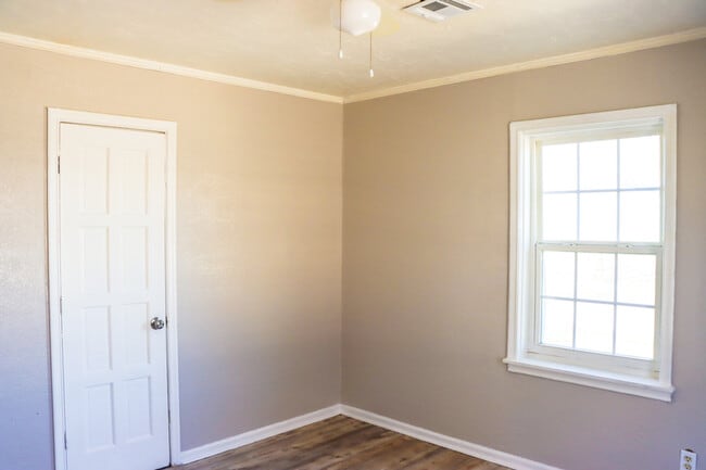 Building Photo - 240 East 30th St N