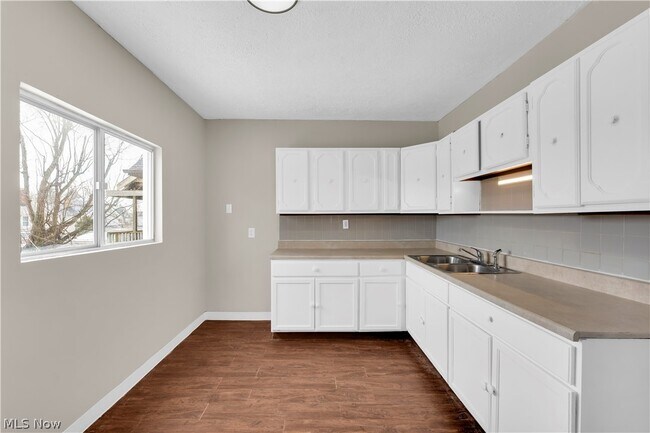 Building Photo - 3519 W 100th St