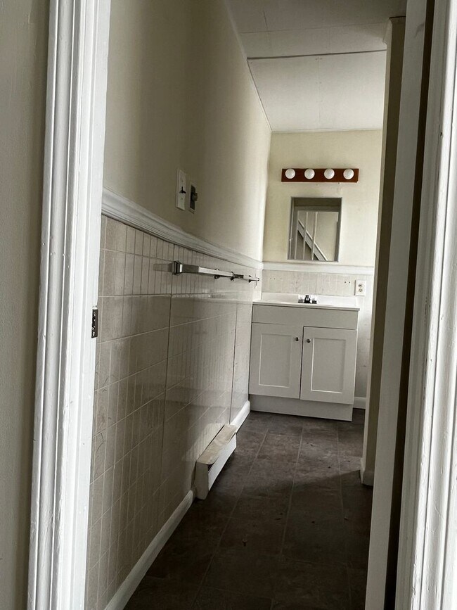 Building Photo - 20-22-22 Winter St