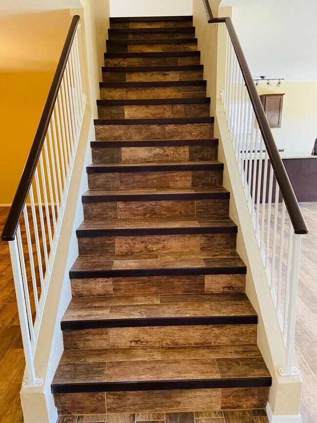 Building Photo - 5 bedroom 3 bath Remolded home Ready to move in!