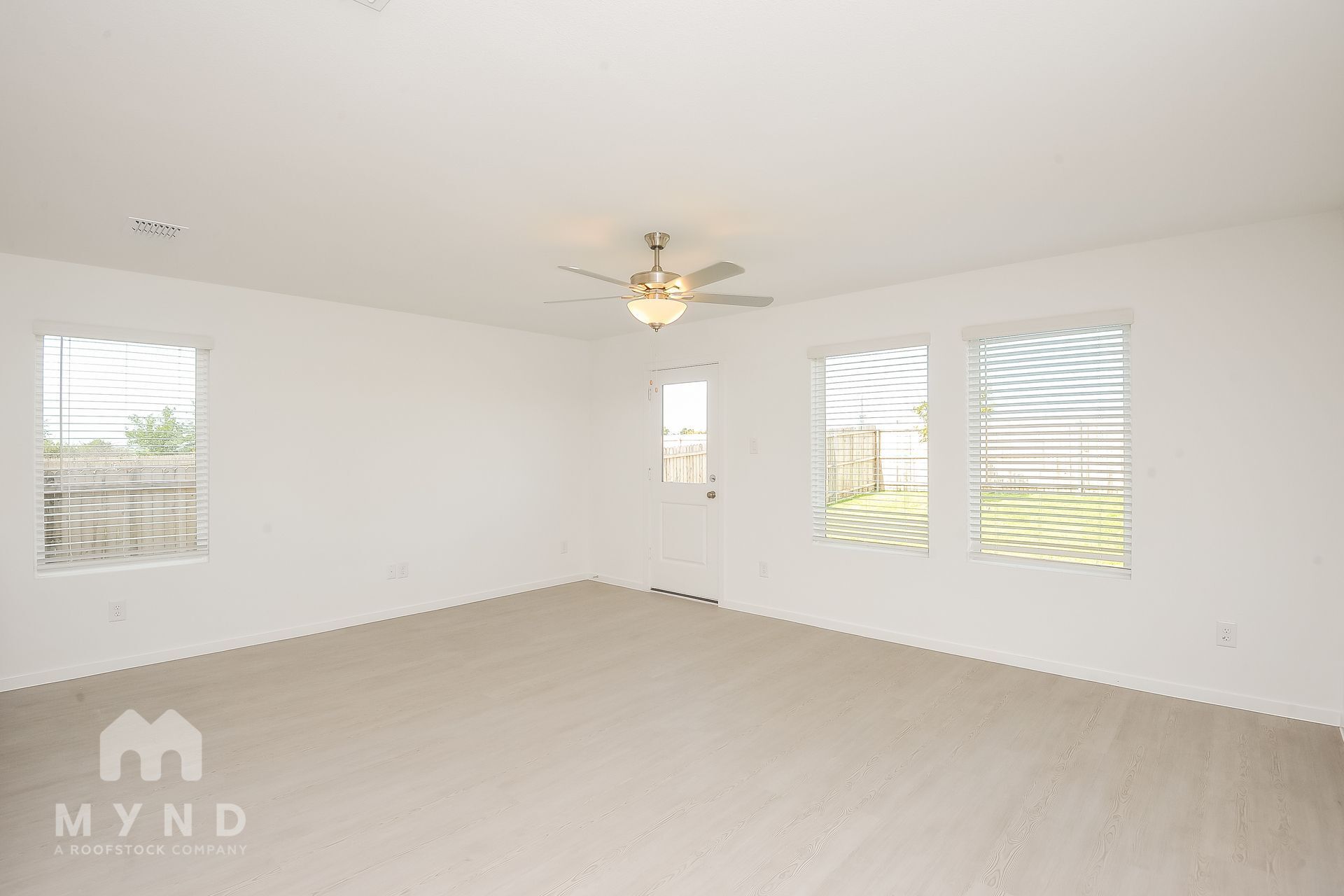 Building Photo - 2733 Mistwood Dr