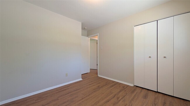 Building Photo - 3356 Clemens Dr