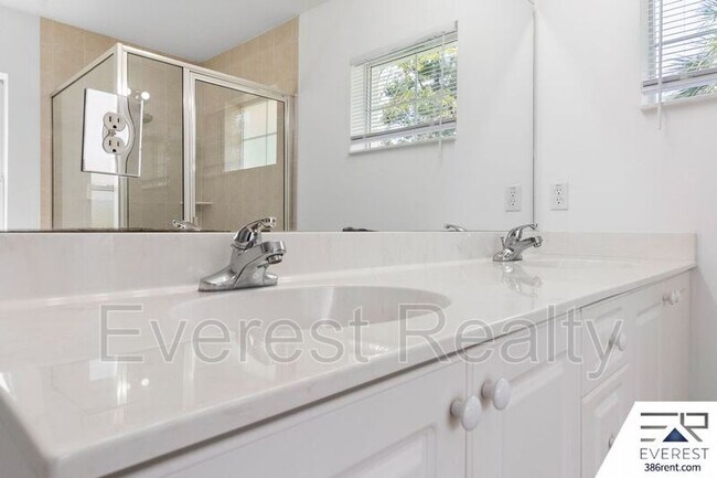 Building Photo - 13 Sleigh Bell Pl