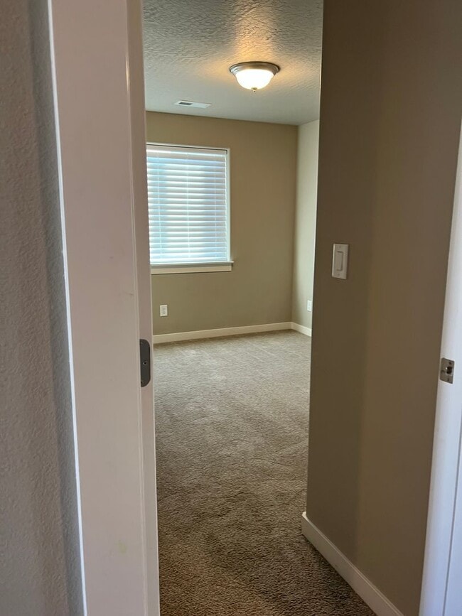 Building Photo - 3 Bedroom, 2 Bath Home  Built in 2022 - Po...