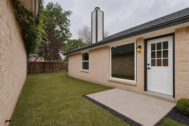 Building Photo - 14305 Vandever St