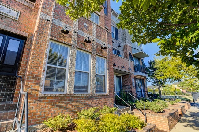 Building Photo - 70 W Carolina Ave